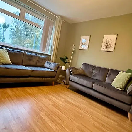 The Olive House - 4 Bedroom, Sleeps 8, Contractors Welcome Casa vacanze