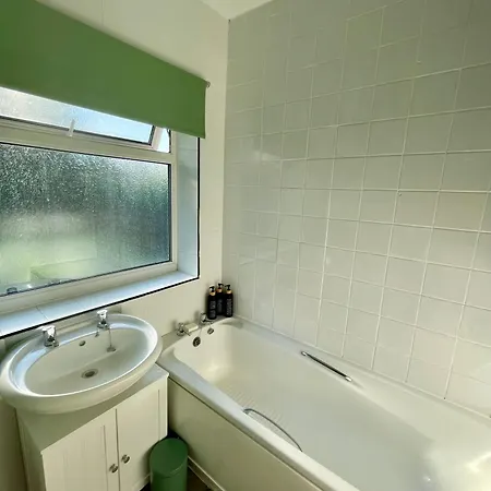 Casa vacanze The Olive House - 4 Bedroom, Sleeps 8, Contractors Welcome *