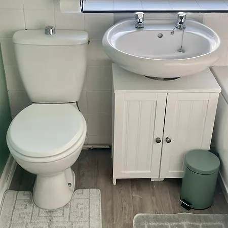 The Olive House - 4 Bed, Sleeps 8, Contractors Welcome Middlesbrough