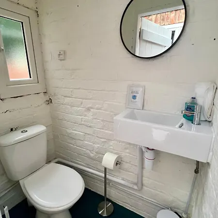 The Olive House - 4 Bedroom, Sleeps 8, Contractors Welcome Middlesbrough